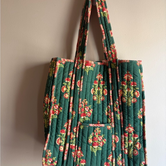 Quilted Green Floral Tote Bag - Stylish Everyday Carry - Picture 4 of 7